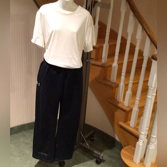 🛍3 for$30🛍Bundled black Under Armour pants with white Old Navy tee shirt - Picture 2 of 4